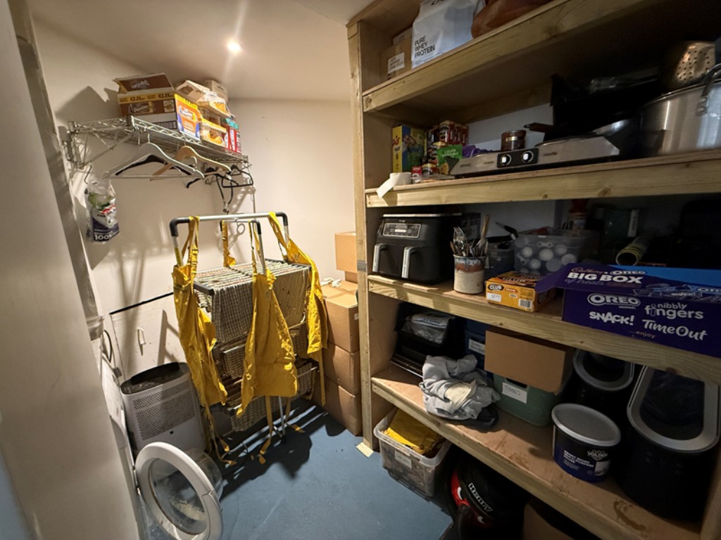 Lot: 72 - FREEHOLD COMMERCIAL & RESIDENTIAL BLOCK - Butchers storage area